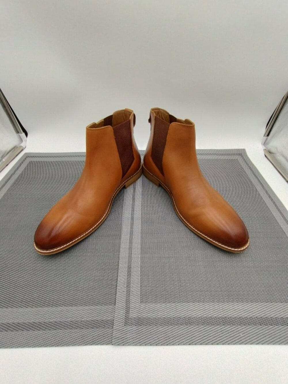 Thomas & Vine Corbin Chelsea Leather Boot Cognac Size 10 - Picture 2 of 13